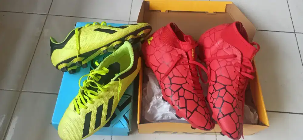 Sepatu Sepak Bola Dewasa, Bekas seperti baru