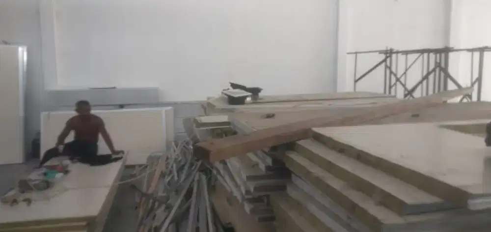 Rombeng jual beli barang bekas pangilan