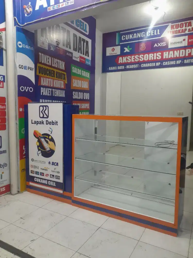 Etalase kaca hp, vap, aksesoris