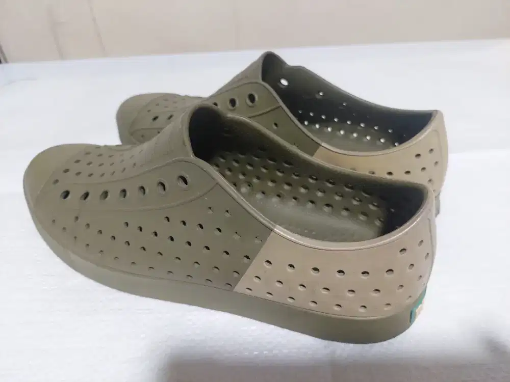 Sepatu Native Unisex