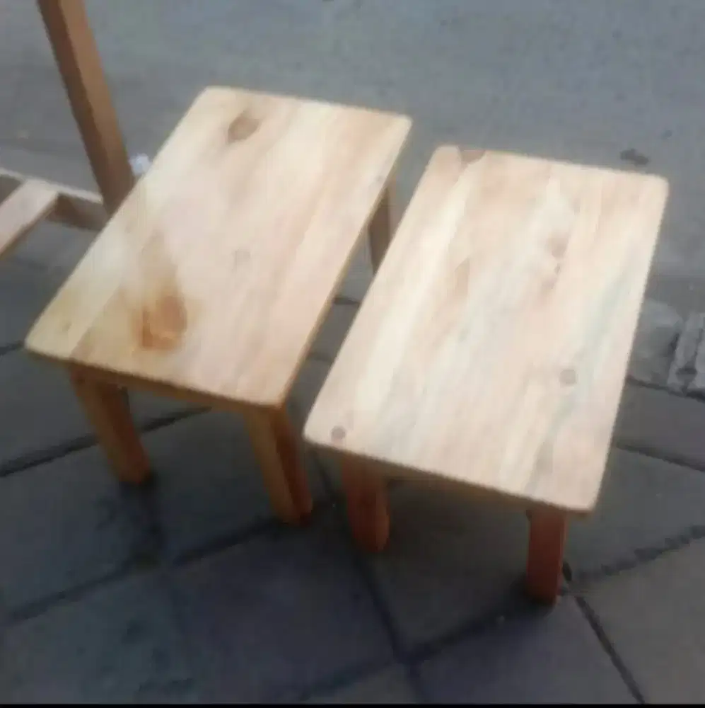 Tukang pembuat meja lesehan kayu jati Belanda