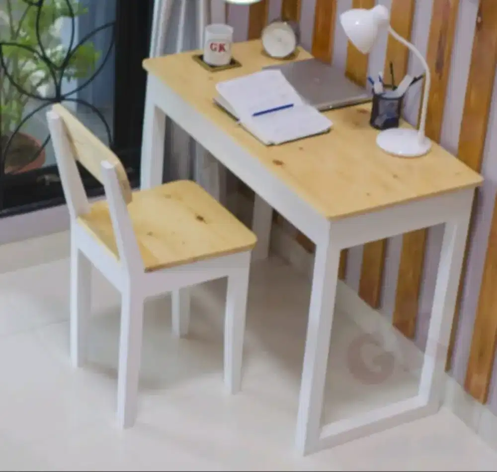 Tukang pembuat meja bangku belajar anak dari kayu