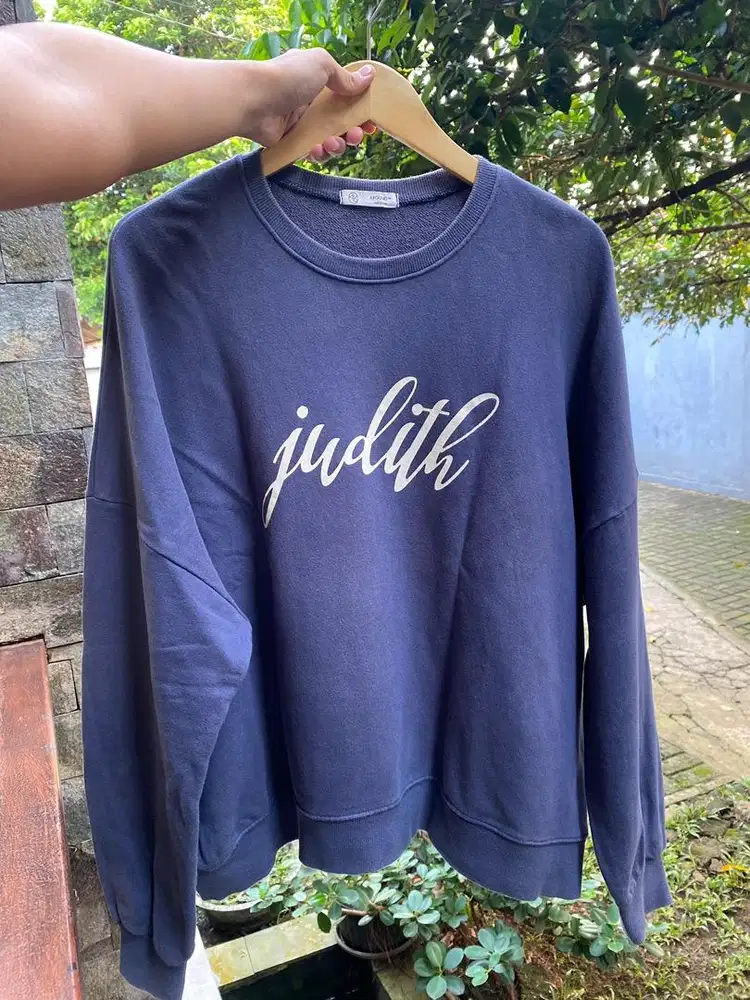 Crewneck Navy Wanita