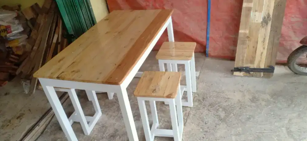 Tukang pembuat meja cafe restoran warung makan dari kayu jati Belanda