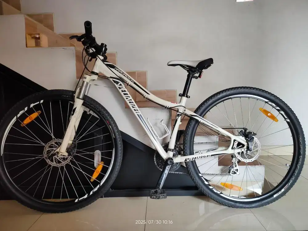 Sepeda MTB Specialized Hardrock White