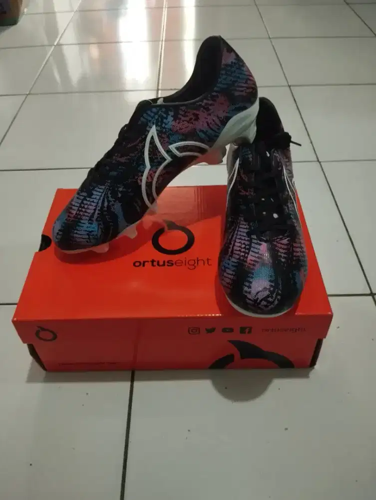 Sepatu Bola Ortuseight Sophon Fg