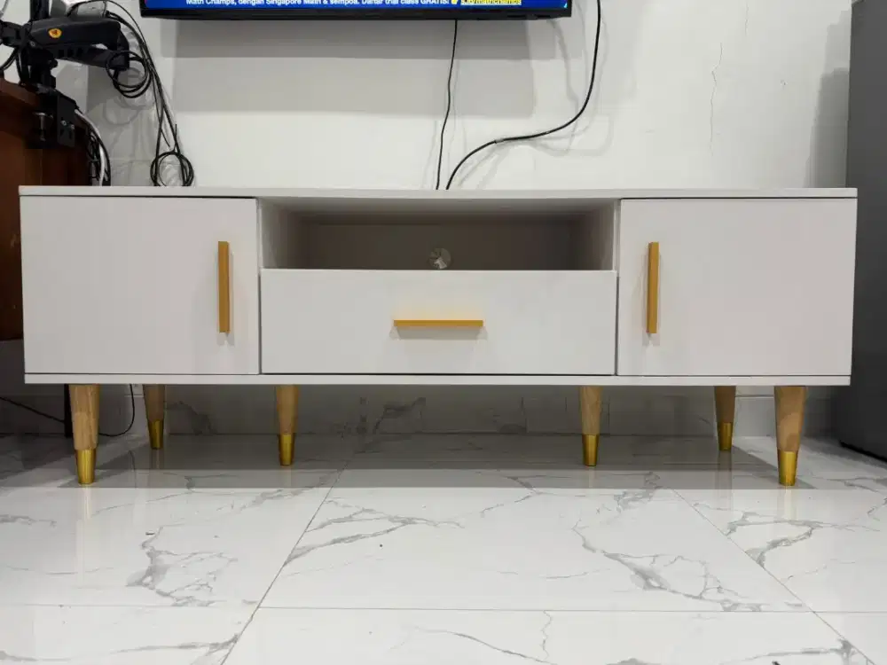 Meja TV minimalis Daisy