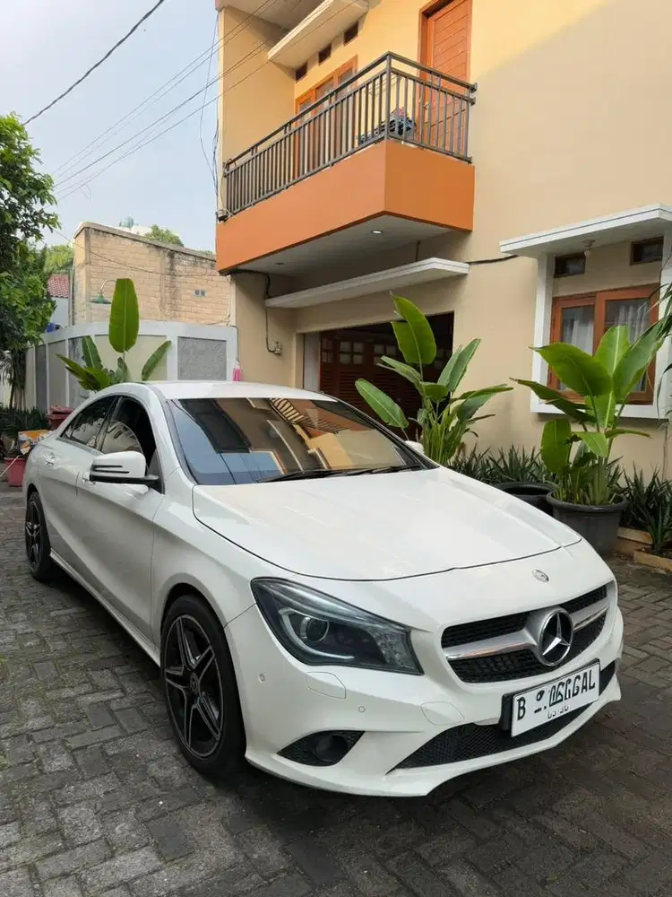 Mercedes-Benz CLA 200 AT White