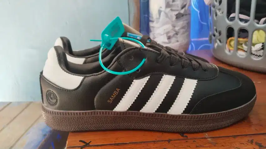 Adidas samba dan NB . Size 42 , 2 pasang cod sekitar Depok timur