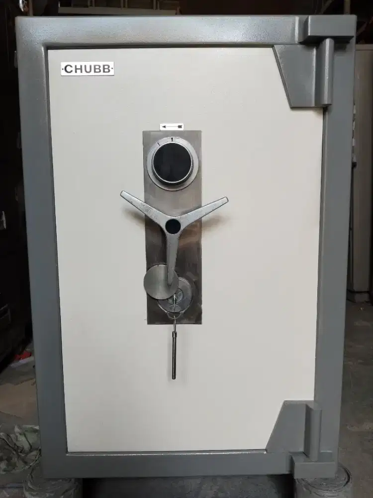Brankas Chubb tinggi 83 cm Brangkas Bekas Tahan Api Safety Box
