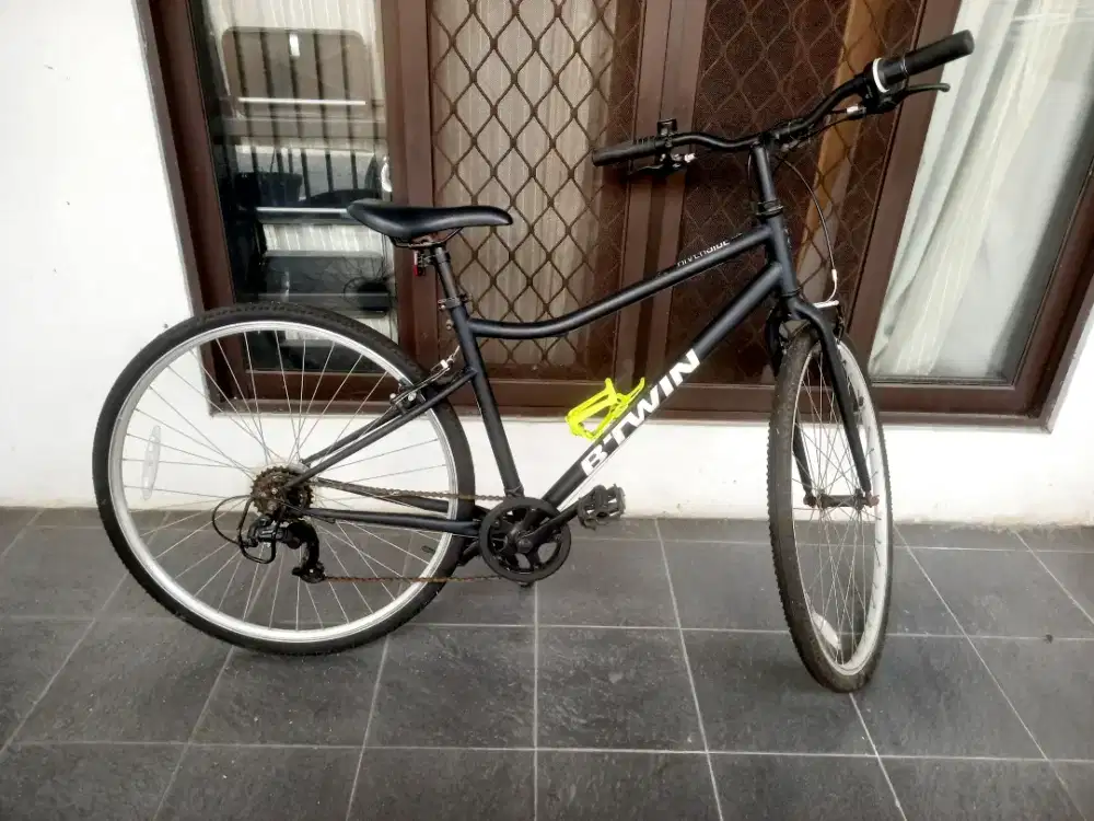 Sepeda Hybrid BTwin Riverside 100