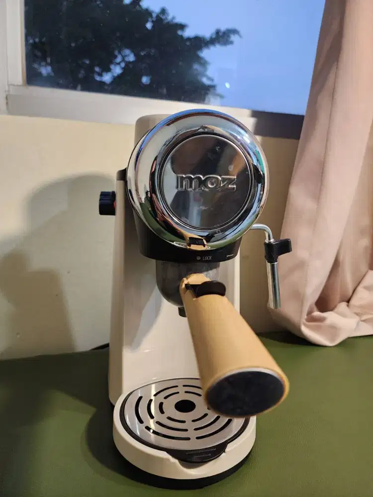 Coffee maker bear electric