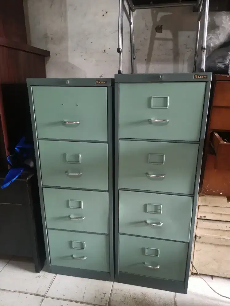 Filling kabinet/ lemari besi 4 laci