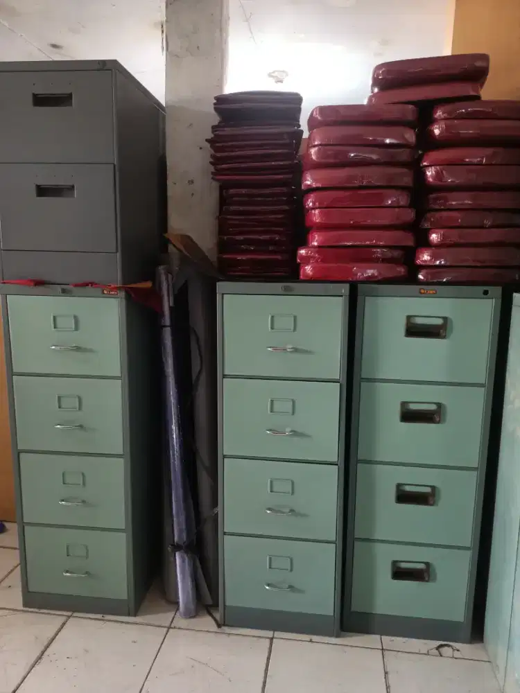 Filling kabinet/ lemari besi 4 laci