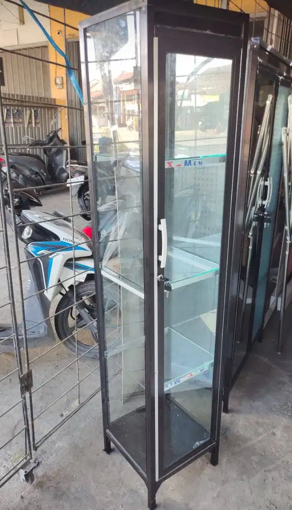 lemari hias kaca 1 pintu dan 2 pintu