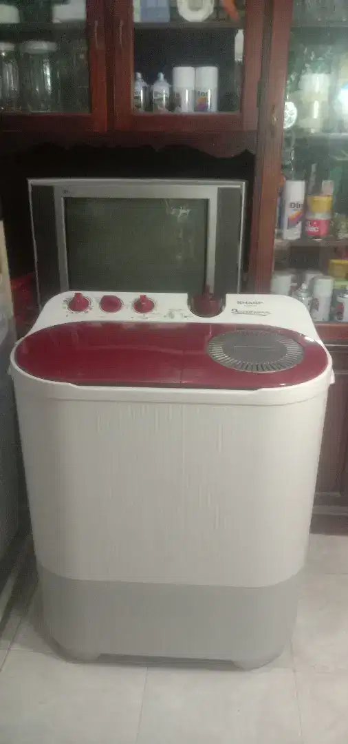 Mesin cuci Sharp 2 tabung type ES-T 77DA.