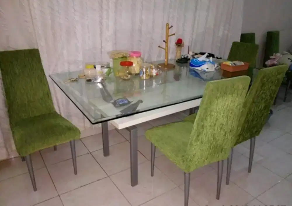 Meja makan kaca model eropa