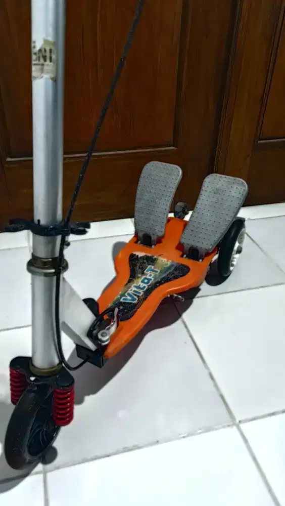 Skuter anak model injak