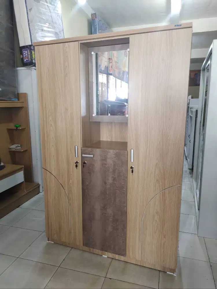 lemari baju 3 pintu