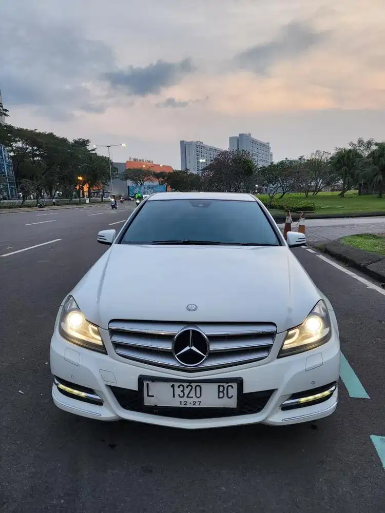 Mercedes-benz c200 (2013)