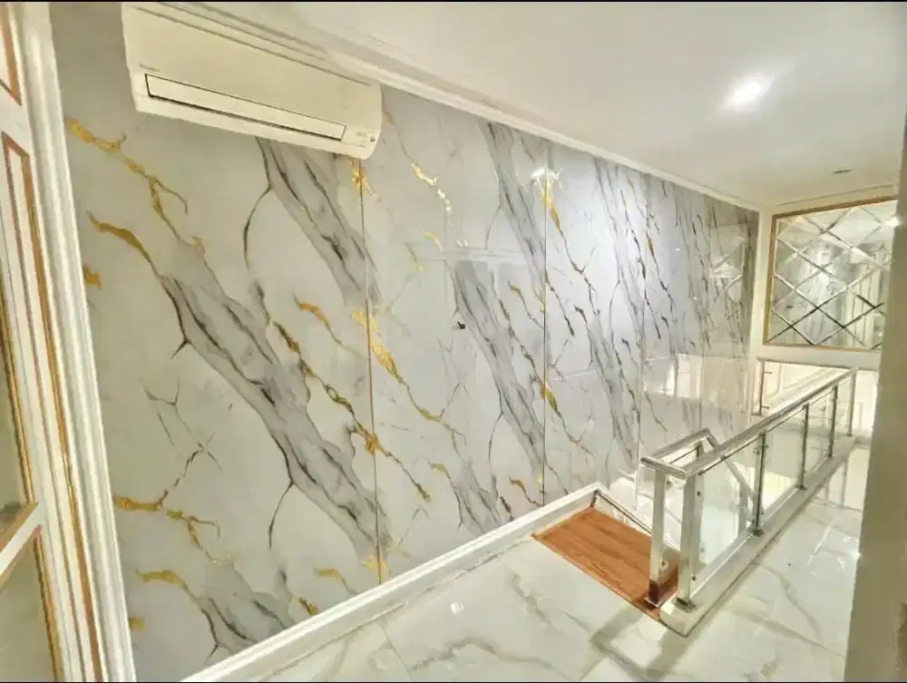 Walpanel dan marmer dinding terpasang
