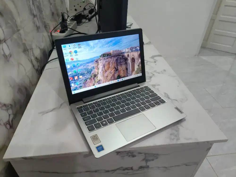 Netbook lenovo 4/256gb ssd laptop siap pakai