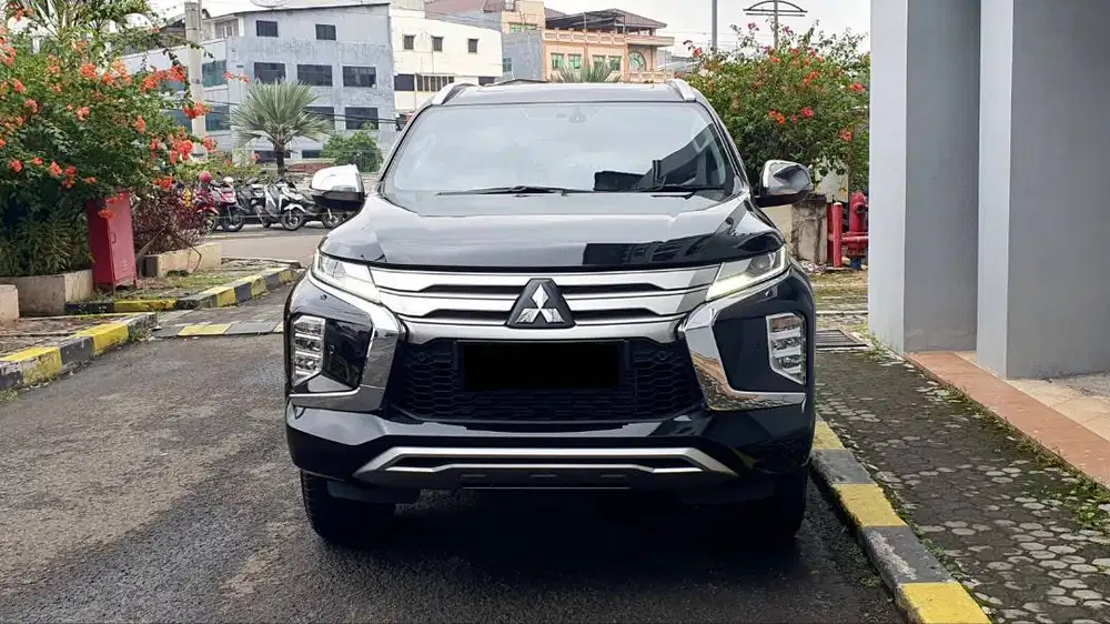Mitsubishi Pajero Sport Dakar 2.4 4x2 Sunroof AT 2023 Like New Low Km
