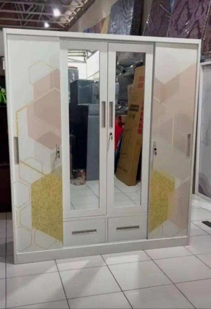 lemari baju 4 pintu besi
