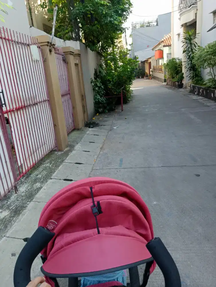 Pembantu untuk jaga anak