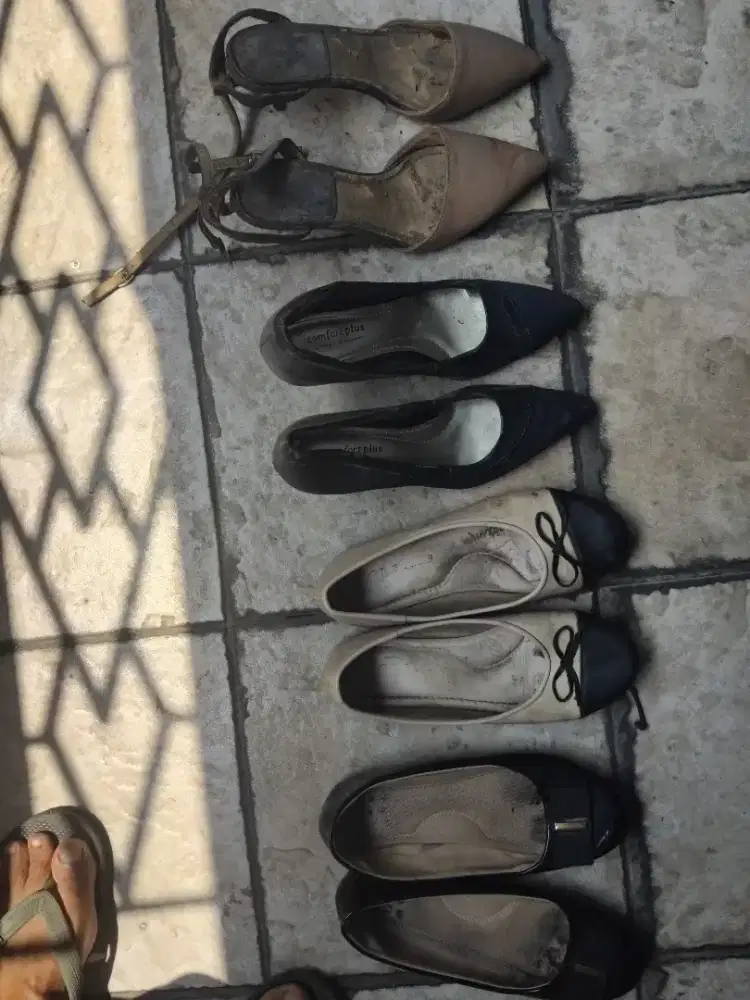 Sepatu: kerja  perempuan