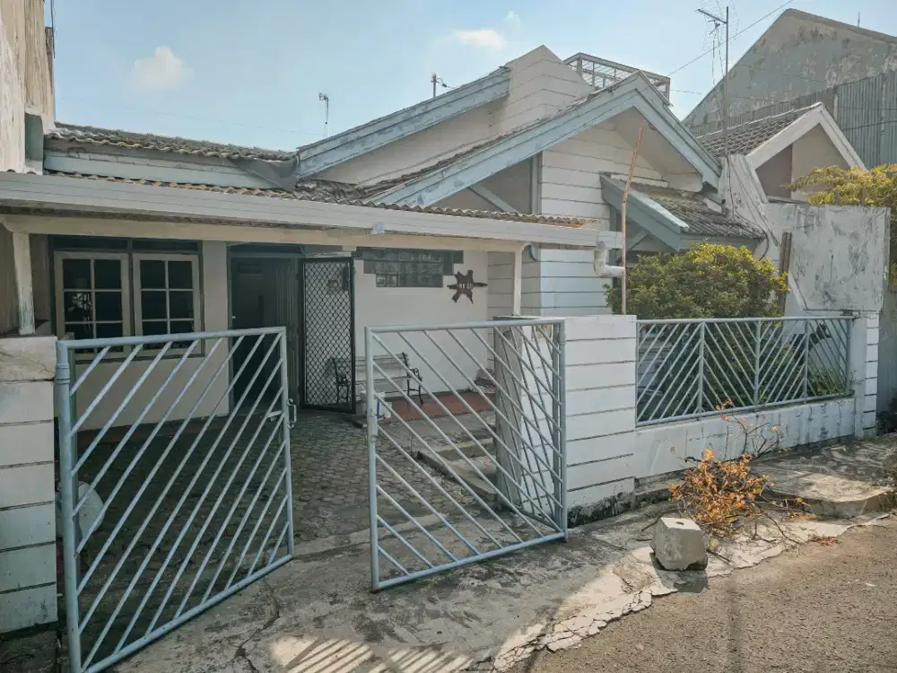 Dijual Rumah murah di Wisma Permai Barat dekat MERR dan Galaxt Mall