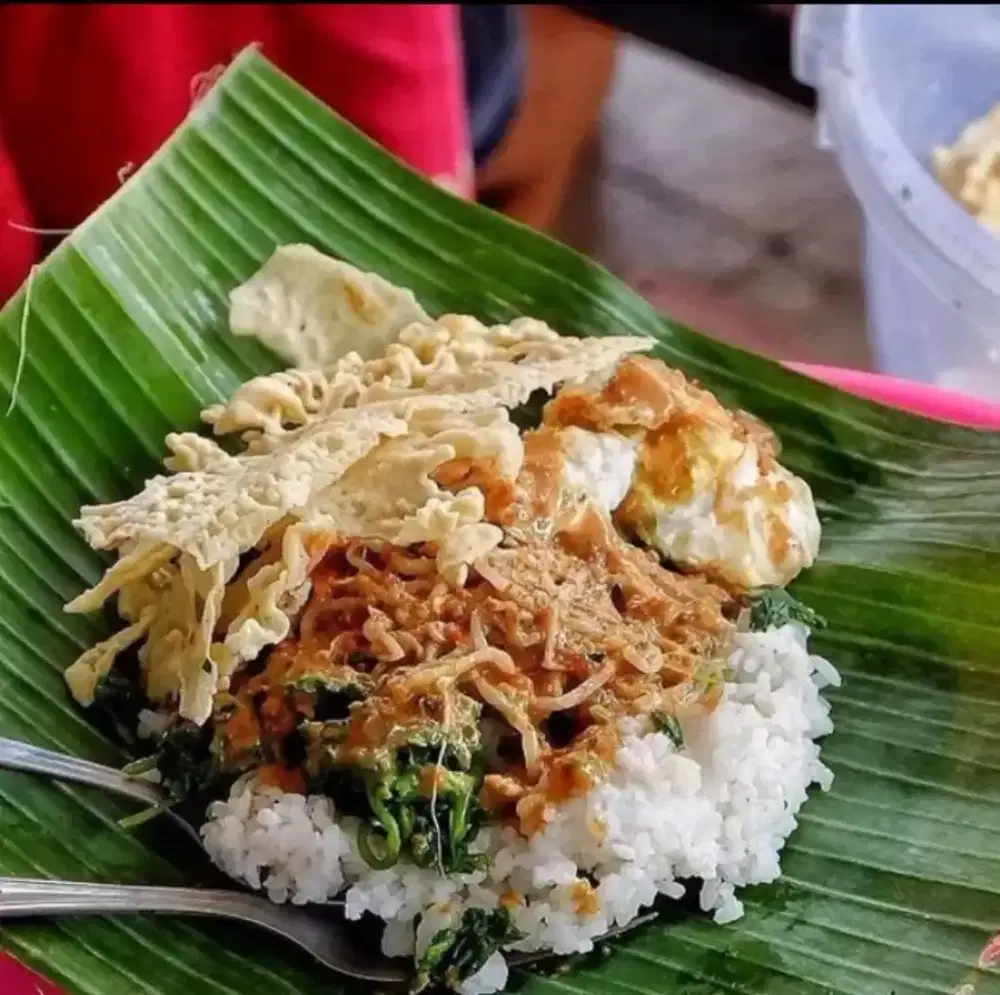 Bantu jaga warung makan pecel madiun