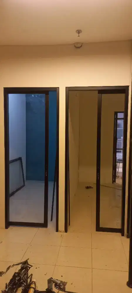 Pintu sleding dan partisi kaca