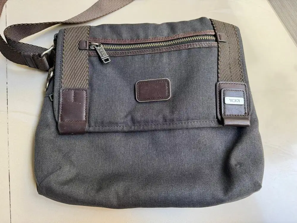 Tumi alpha bravo beale mini messenger crossbody