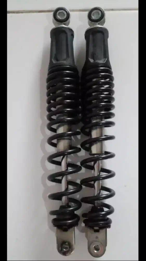 Shokbreker blakang nMax old 2016 asli tidak dipake sjak 2018  Utuh