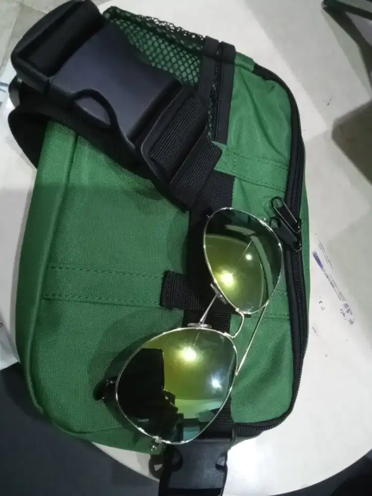 Tas pria Waistbag hijau waterproof anti air