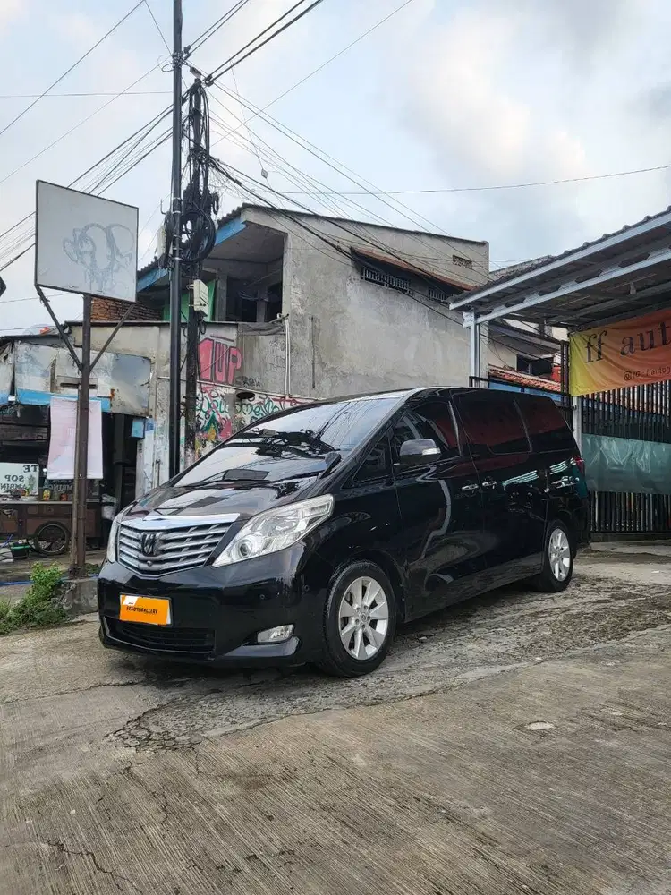 toyota alphard (2010)