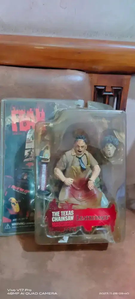 Texas chainsaw by neca