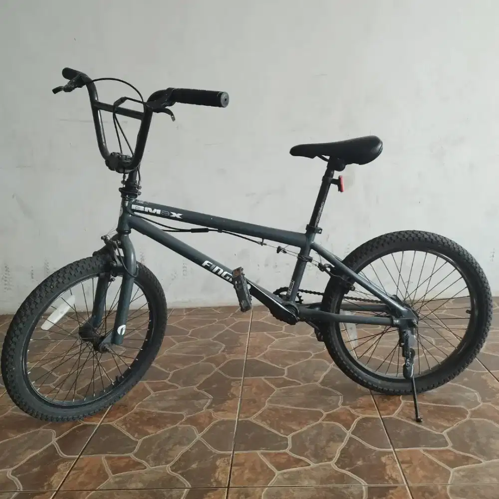 Sepeda fingard BMAX