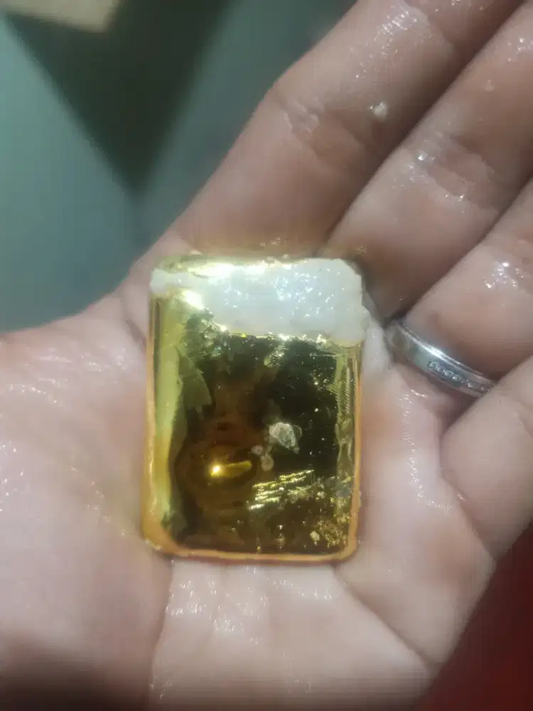 Jual/beli emas dengan harga tinggi