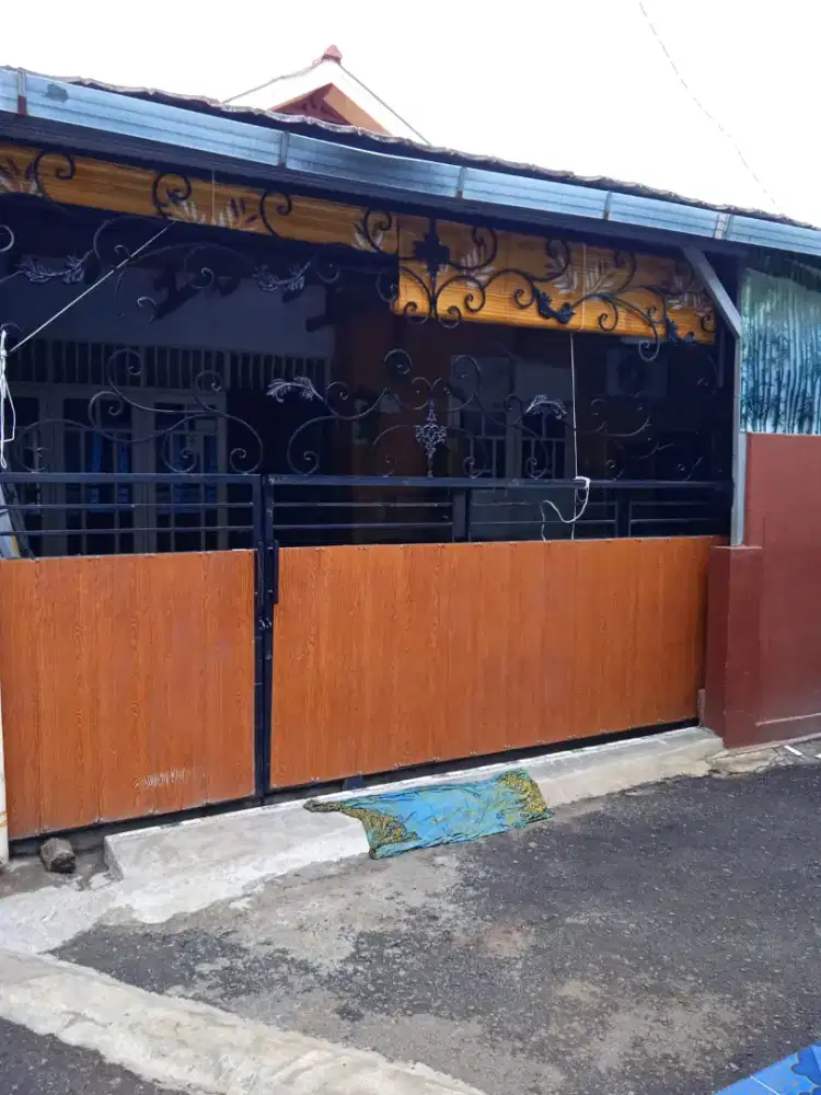 Rumah keluarga pinggiran jakarta