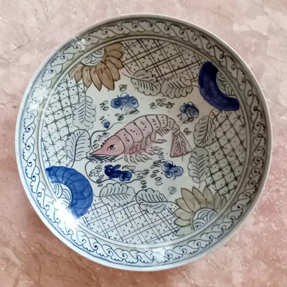 Piring Pajang Gambar Udang dan Flora