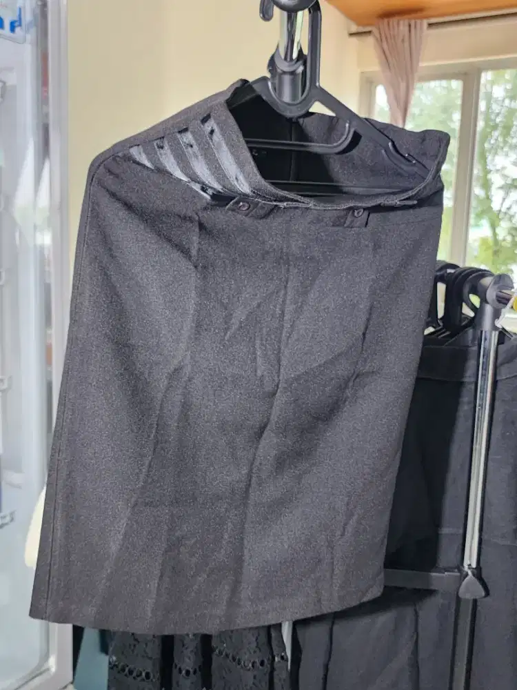 Rok wanita merk VISEE - Size M