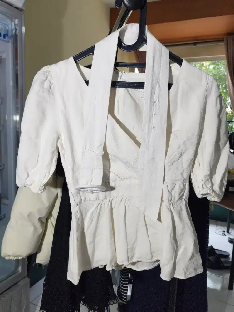 White Blouse Wanita Forever New - Size M
