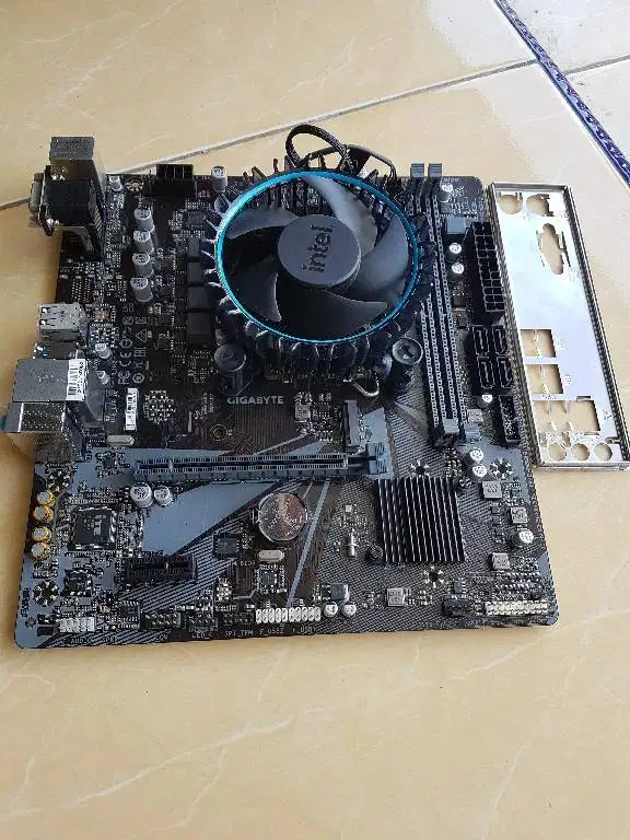 Sepaket Processor Intel Core i5 12400 IGPU | Gigabyte H610M-S2 DDR4