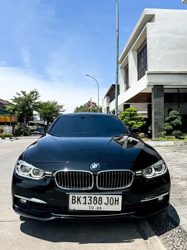 Bmw 320i Luxury LCI 2018 A/T