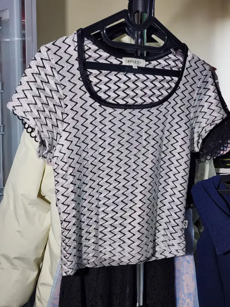 Baju Crop Top SIMPLICITY - Size L