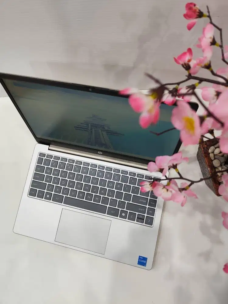 Baru Laptop HP 14 EP0321TU INTEL CORE i3-1315U RAM 8GB SSD 512GB 14INC