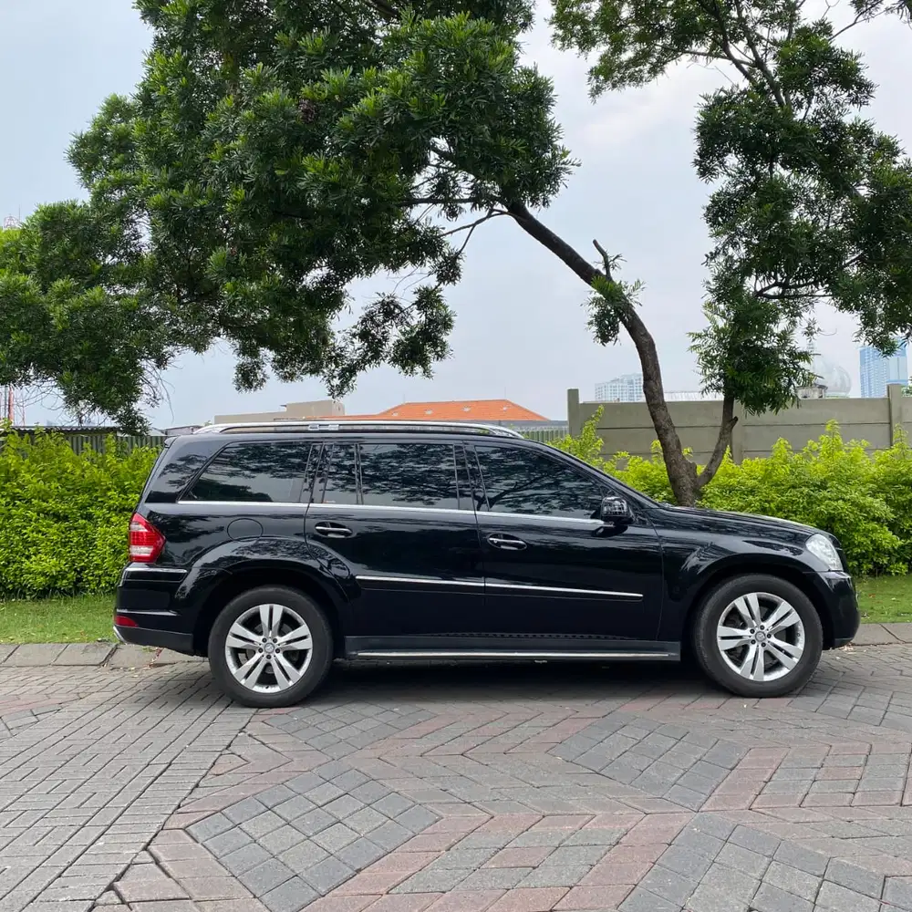 Dijual mobil Mercedes-Benz GL500 2011 Bensin