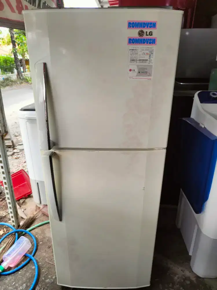 Kulkas LG 2pintu normal dan masih orisinil
